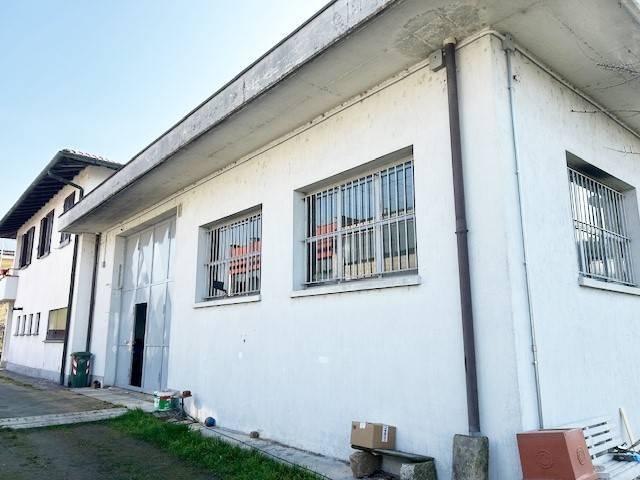 Locale Commerciale in affitto a Unione dei Comuni I Fontanili, Zelo Surrigone