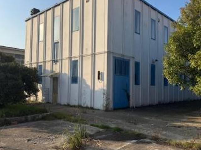 Locale Commerciale in affitto a Unione dei Comuni I Fontanili, Vermezzo