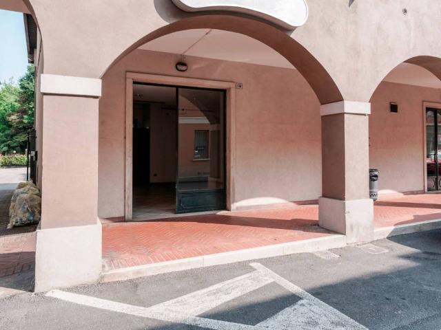 Locale Commerciale in affitto a Verolanuova, Lombardia