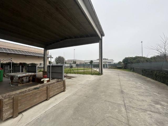 Locale Commerciale in affitto a Verolanuova, Lombardia