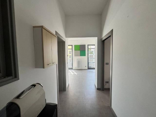 Locale Commerciale in affitto a Madonnina, Piemonte