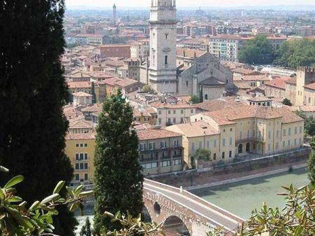 Locale Commerciale in affitto a Verona, Sacra Famiglia