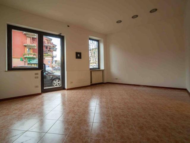 Locale Commerciale in affitto a Verona, Borgo Roma