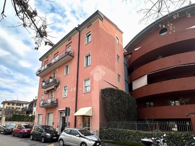 Locale Commerciale in affitto a Ovest, Brenzone
