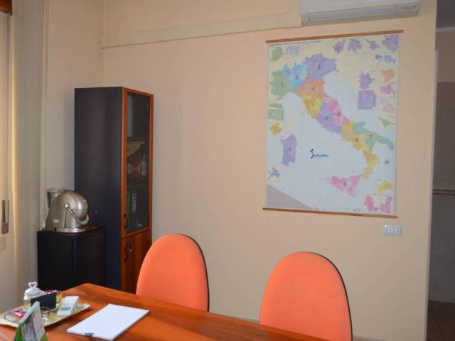 Locale Commerciale in affitto a Sud, Brenzone