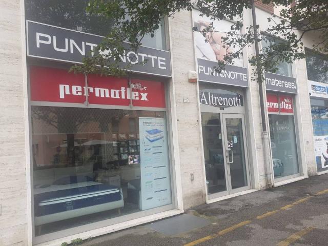 Locale Commerciale in affitto a Ovest, Brenzone