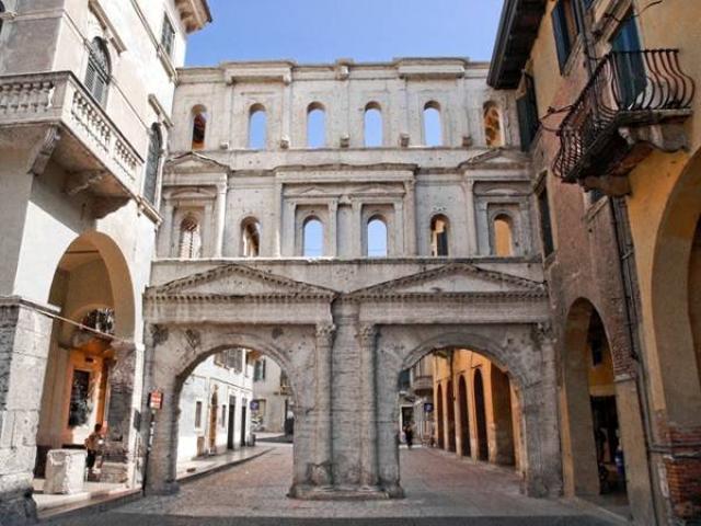 Locale Commerciale in affitto a Centro storico, Brenzone