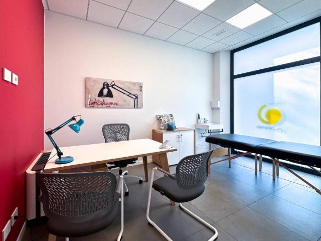 Locale Commerciale in affitto a Ovest, Brenzone