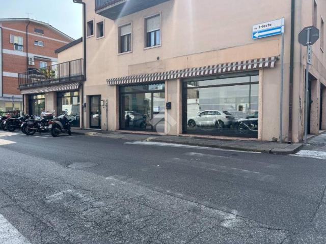 Locale Commerciale in affitto a Verona, Borgo Roma
