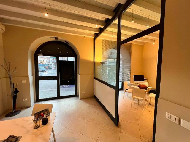 Locale Commerciale in affitto a Nord-Ovest, Brenzone