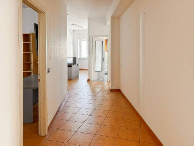 Locale Commerciale in affitto a Verona, Borgo Roma