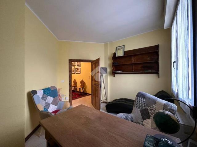 Locale Commerciale in affitto a Quinzano, Brenzone