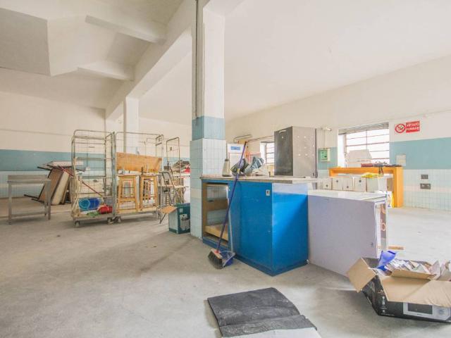 Locale Commerciale in affitto a Est, Brenzone