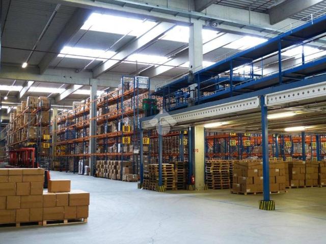 Locale Commerciale in affitto a Sud, Brenzone
