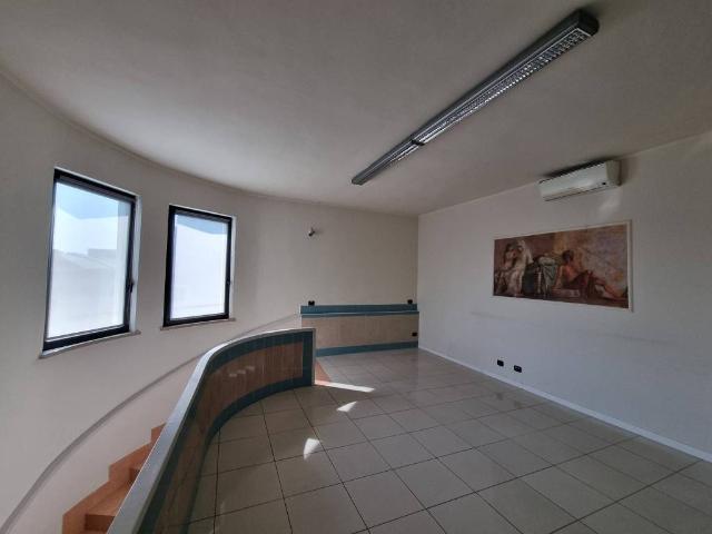 Locale Commerciale in affitto a Sud, Brenzone
