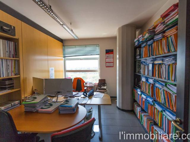 Locale Commerciale in affitto a Verona, Quinzano Locale Commerciale in affitto a Verona, Quinzano
