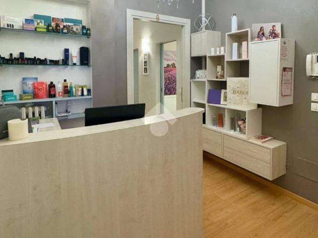 Locale Commerciale in affitto a Verona