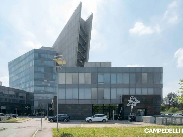 Locale Commerciale in affitto a Verona