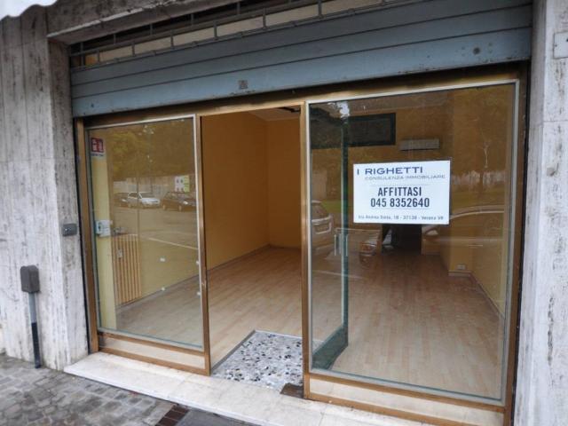 Locale Commerciale in affitto a Ovest, Brenzone