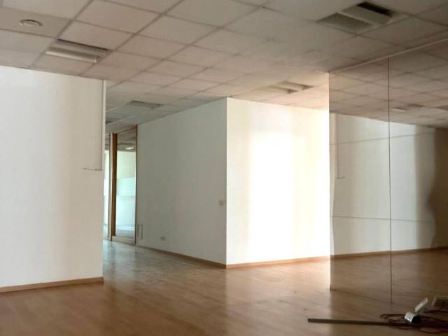 Locale Commerciale in affitto a Sud-Ovest, Brenzone