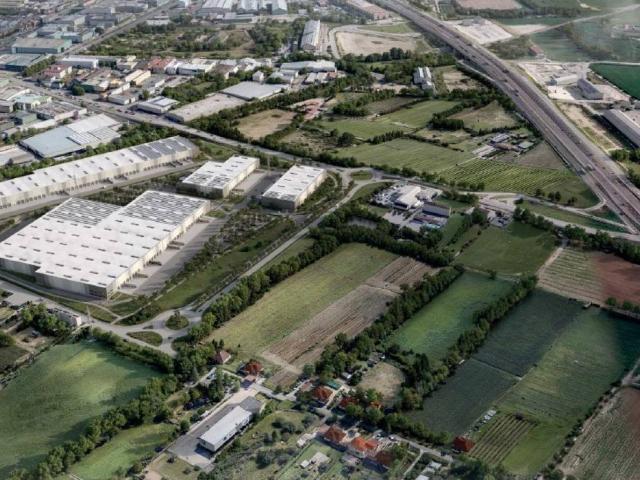 Locale Commerciale in affitto a Sud-Ovest, Brenzone
