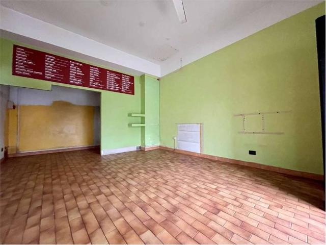 Locale Commerciale in affitto a Sud, Brenzone