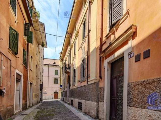Locale Commerciale in affitto a Centro storico, Brenzone
