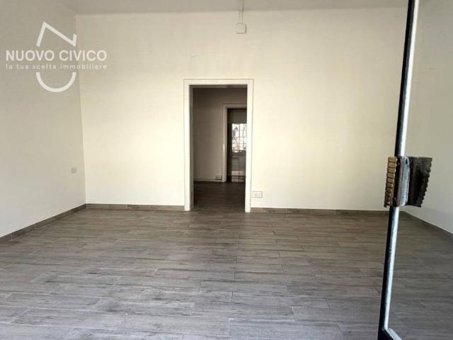 Locale Commerciale in affitto a Sud-Est, Brenzone