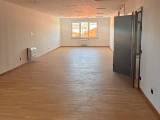 Locale Commerciale in affitto a Sud-Ovest, Brenzone