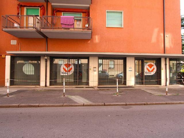 Locale Commerciale in affitto a Sud-Ovest, Brenzone