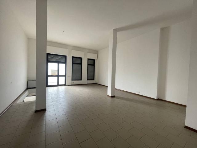 Locale Commerciale in affitto a Verona