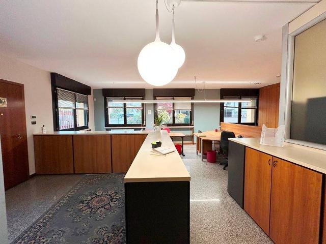 Locale Commerciale in affitto a Nord-Ovest, Brenzone