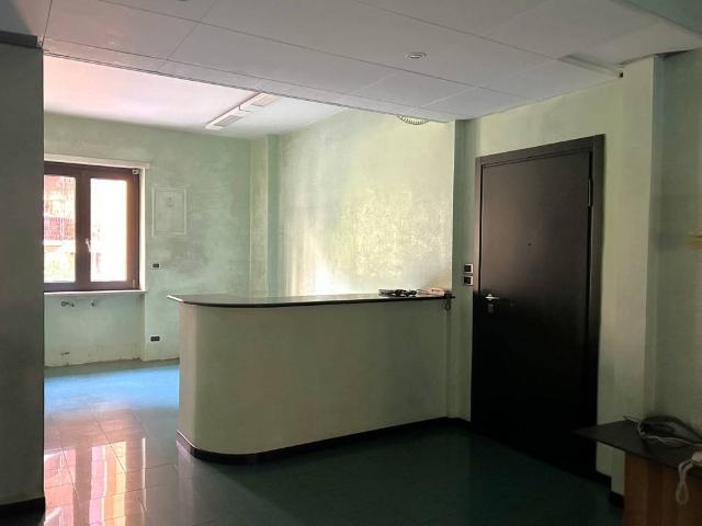 Locale Commerciale in affitto a Nord-Ovest, Brenzone