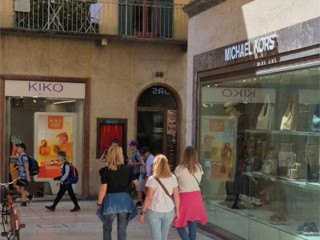 Locale Commerciale in affitto a Verona, Veronetta