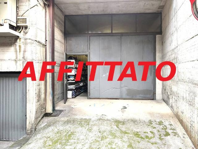 Locale Commerciale in affitto a Ovest, Brenzone