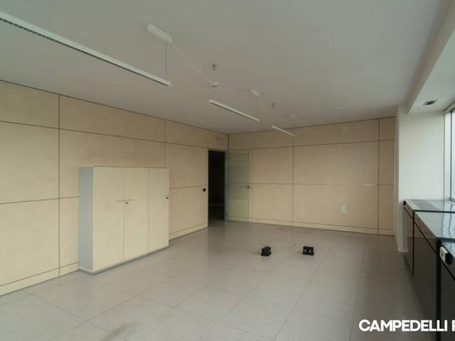 Locale Commerciale in affitto a Sud, Brenzone