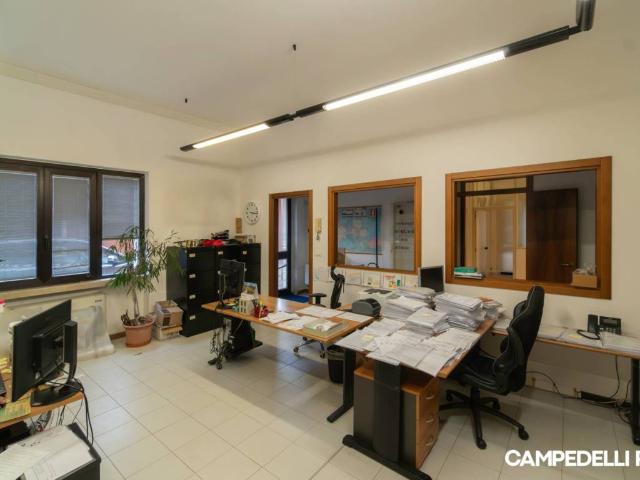 Locale Commerciale in affitto a Sud, Brenzone
