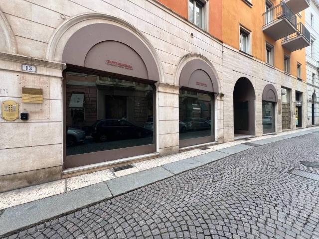 Locale Commerciale in affitto a Centro storico, Brenzone