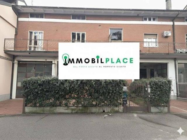 Locale Commerciale in affitto a Sud, Brenzone