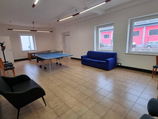 Locale Commerciale in affitto a Sud, Brenzone