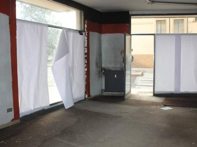 Locale Commerciale in affitto a Centro storico, Brenzone