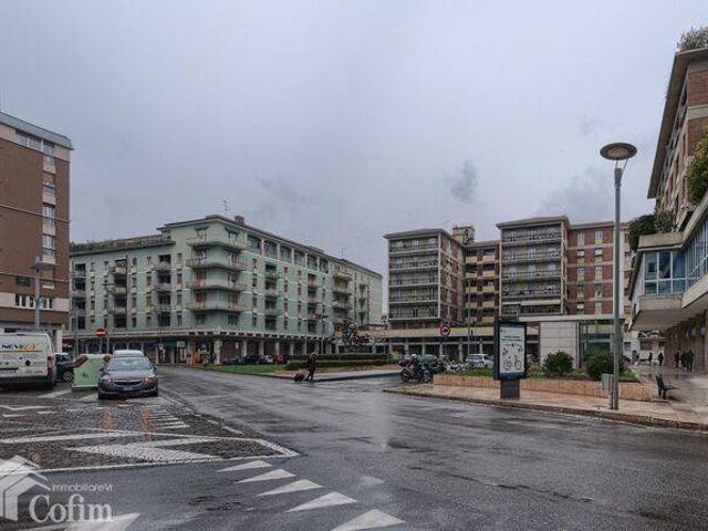 Locale Commerciale in affitto a Centro storico, Brenzone