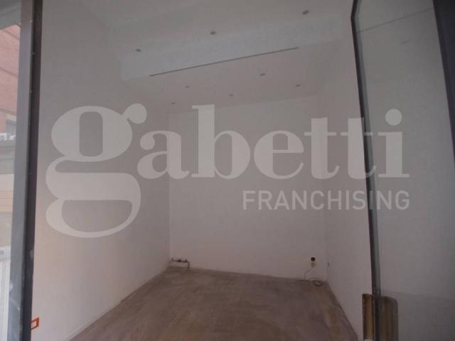 Locale Commerciale in affitto a Nord-Ovest, Brenzone