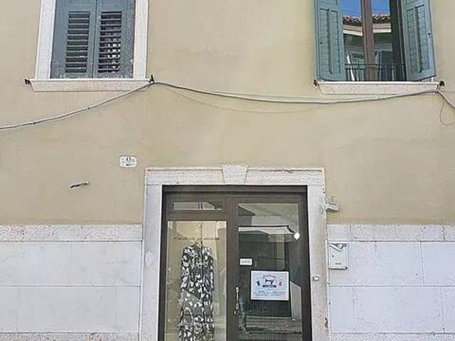 Locale Commerciale in affitto a Centro storico, Brenzone