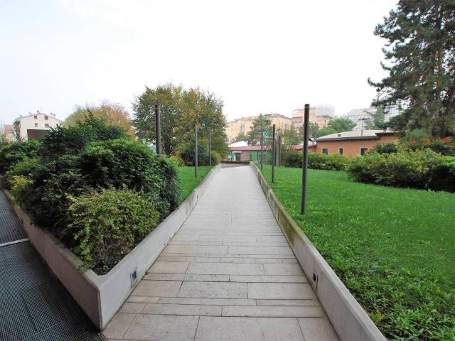 Locale Commerciale in affitto a Ovest, Brenzone
