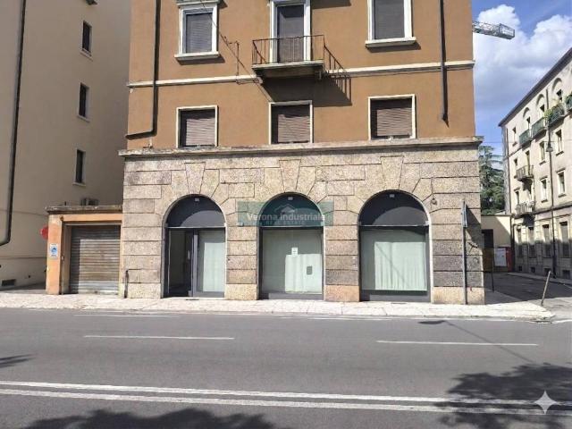 Locale Commerciale in affitto a Centro storico, Brenzone