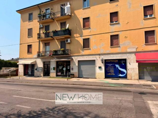 Locale Commerciale in affitto a Palazzina, Brenzone