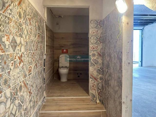 Locale Commerciale in affitto a Sud, Brenzone