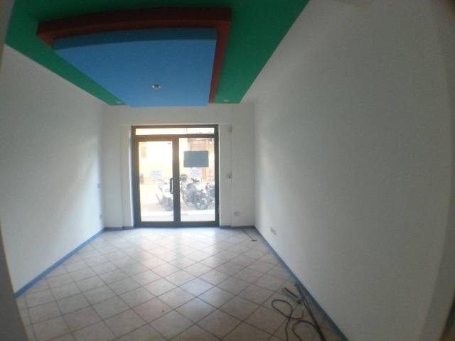 Locale Commerciale in affitto a Verona, Veronetta