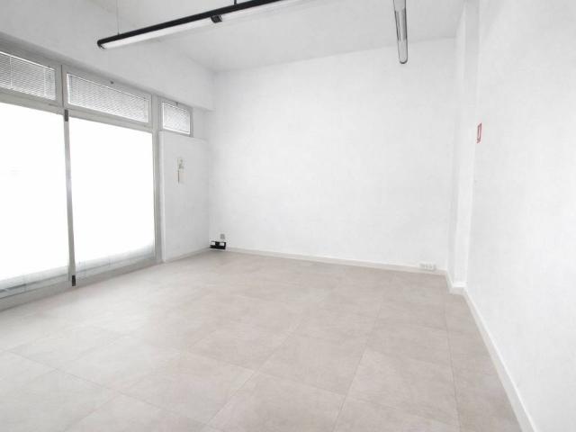 Locale Commerciale in affitto a Ovest, Brenzone